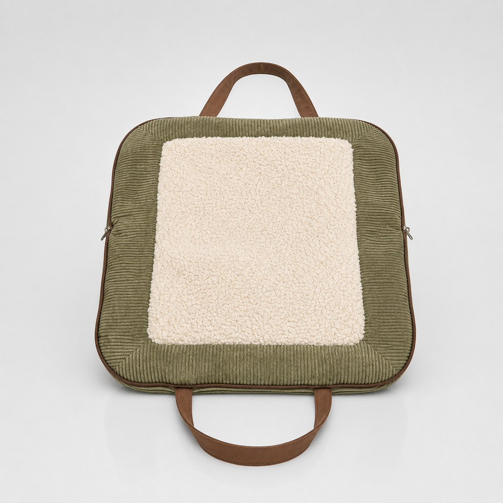 Charly Cord Travel Mat-Bag – Khaki, ausgeklappt von oben