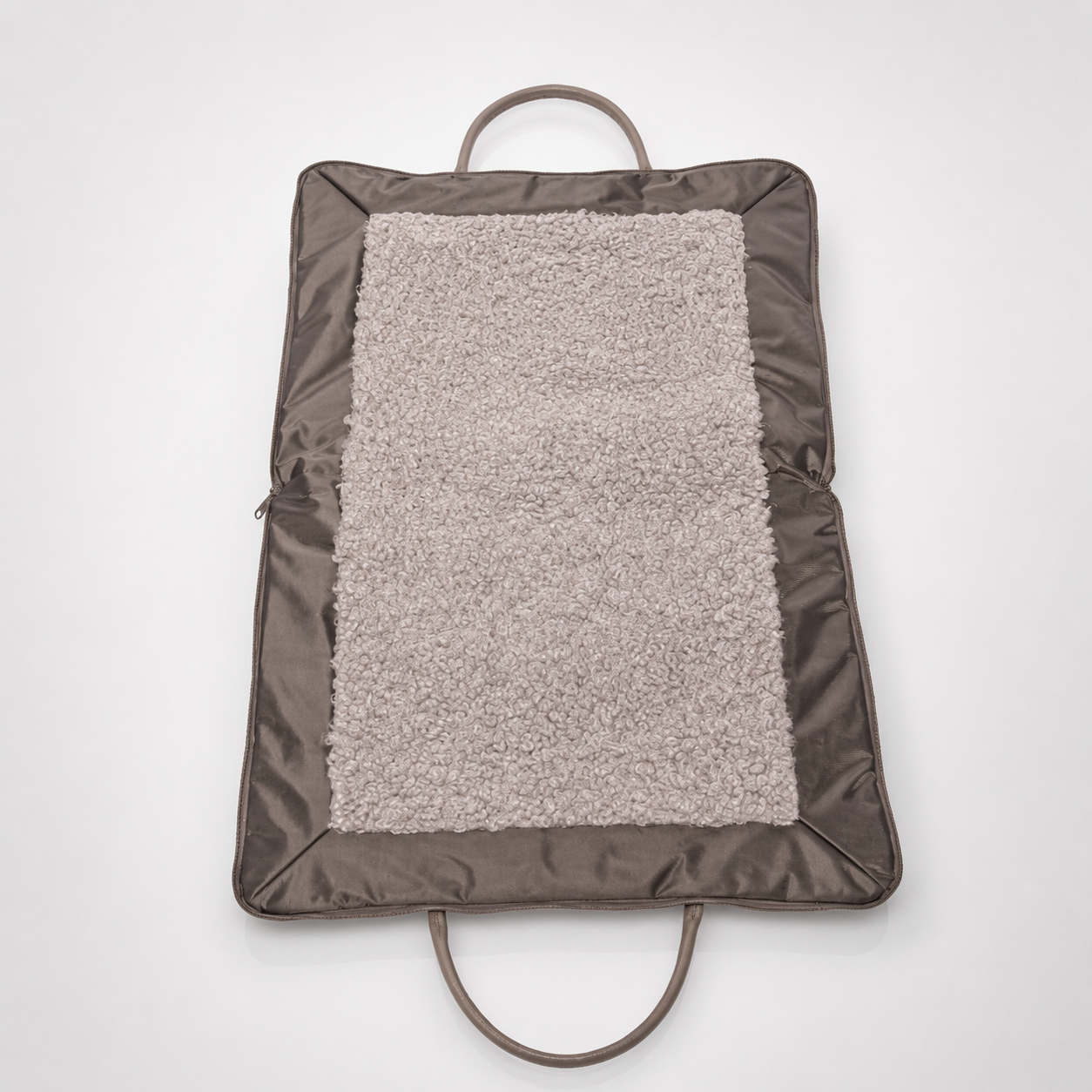 Clara Dog Travel Mat-Bag – Grey, ausgeklappt als Liegematte