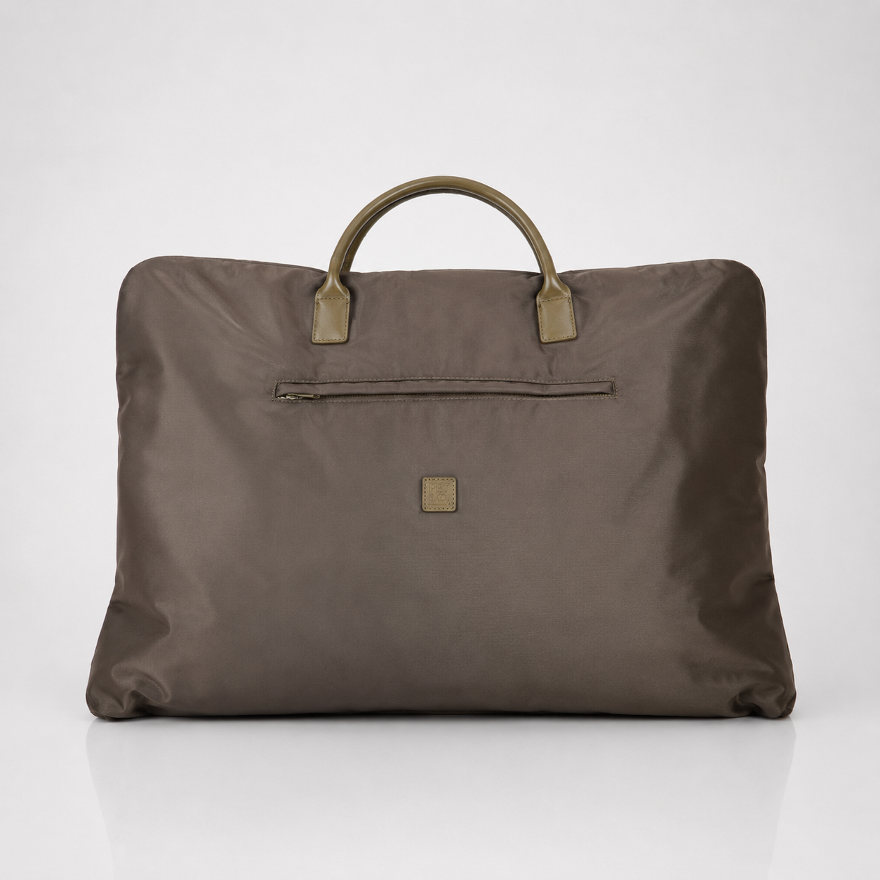Clara Dog Travel Mat-Bag – Olive, Frontansicht als Tasche